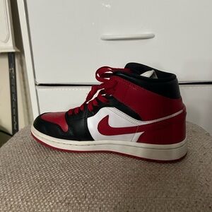 WMNS AIR JORDAN 1 MID